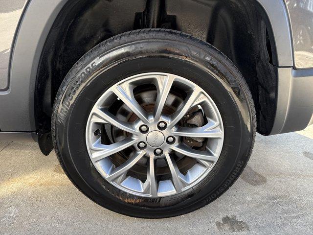 used 2019 Jeep Cherokee car, priced at $10,998