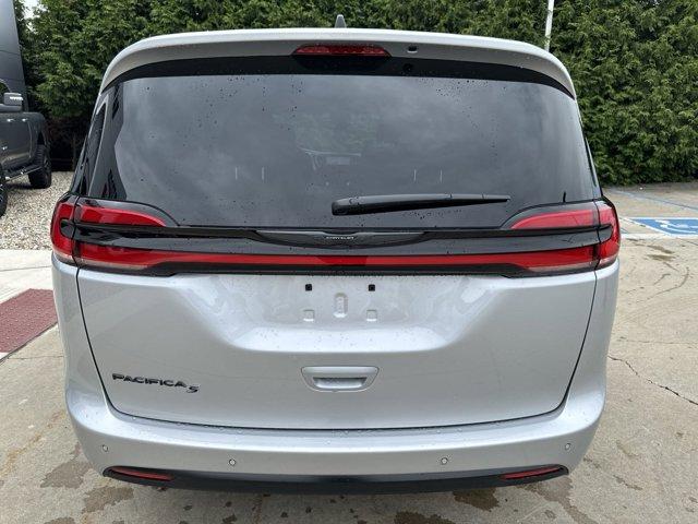 new 2024 Chrysler Pacifica car, priced at $43,999