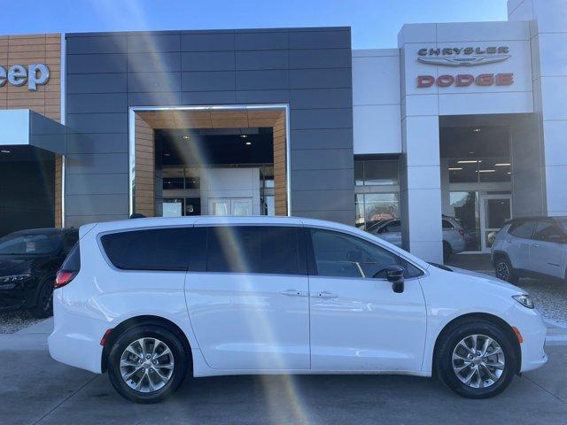 used 2024 Chrysler Pacifica car, priced at $35,892