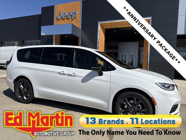 new 2026 Chrysler Pacifica car, priced at $46,499