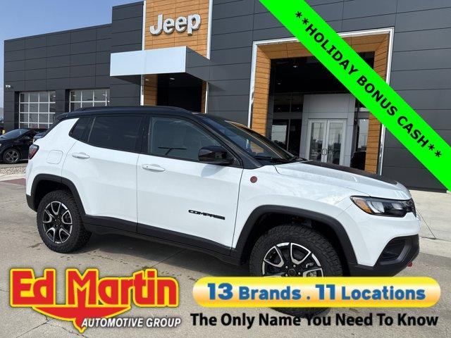 new 2025 Jeep Compass car, priced at $33,499