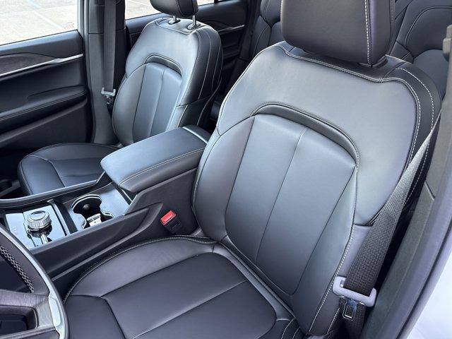 new 2025 Jeep Grand Cherokee car, priced at $50,249