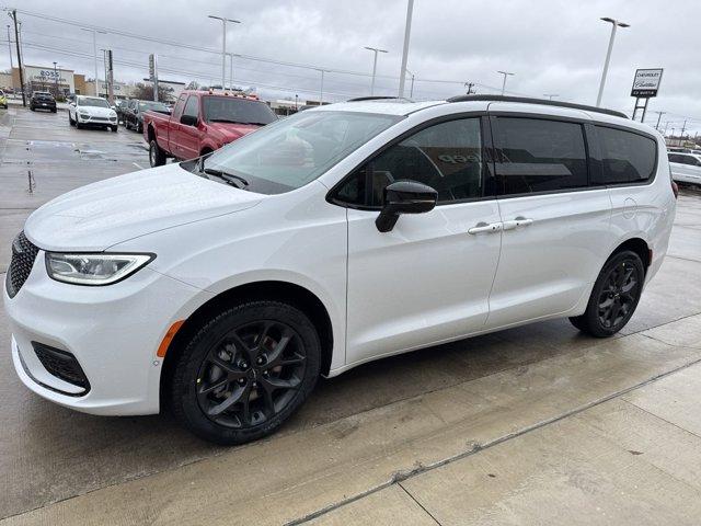 new 2025 Chrysler Pacifica car, priced at $53,999