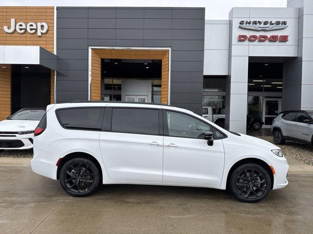 new 2025 Chrysler Pacifica car, priced at $53,999