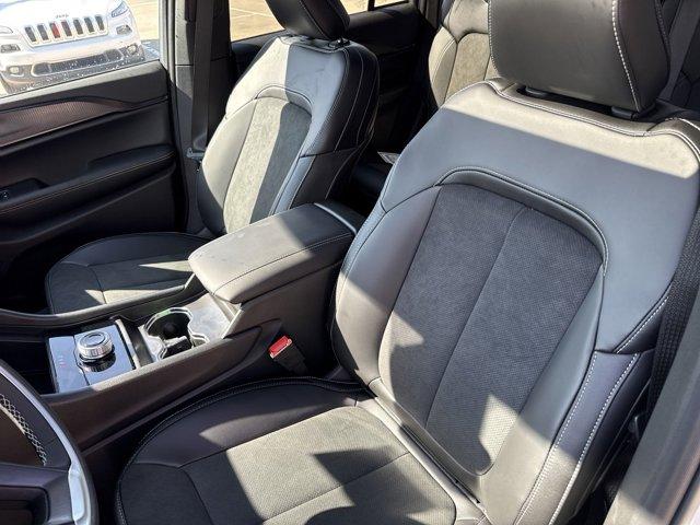 new 2025 Jeep Grand Cherokee car, priced at $45,999