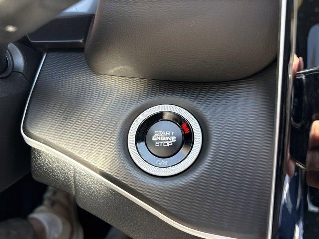 new 2025 Jeep Grand Cherokee car, priced at $45,999