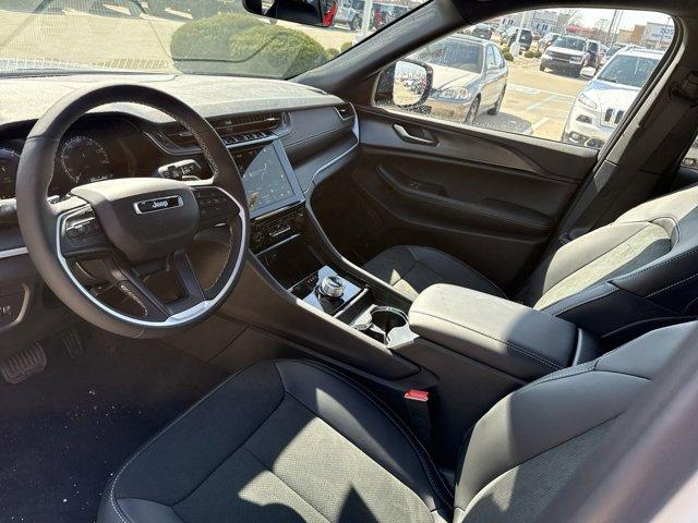 new 2025 Jeep Grand Cherokee car, priced at $45,999