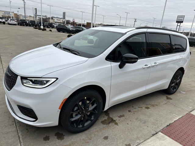 new 2024 Chrysler Pacifica car, priced at $52,499