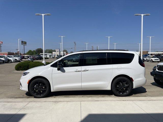 new 2024 Chrysler Pacifica car, priced at $43,899