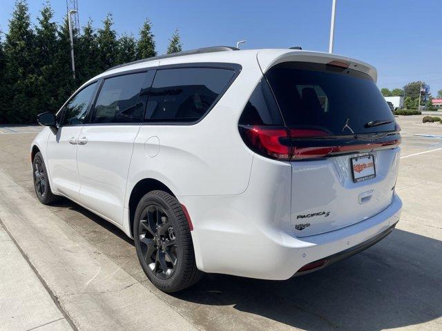new 2024 Chrysler Pacifica car, priced at $43,899