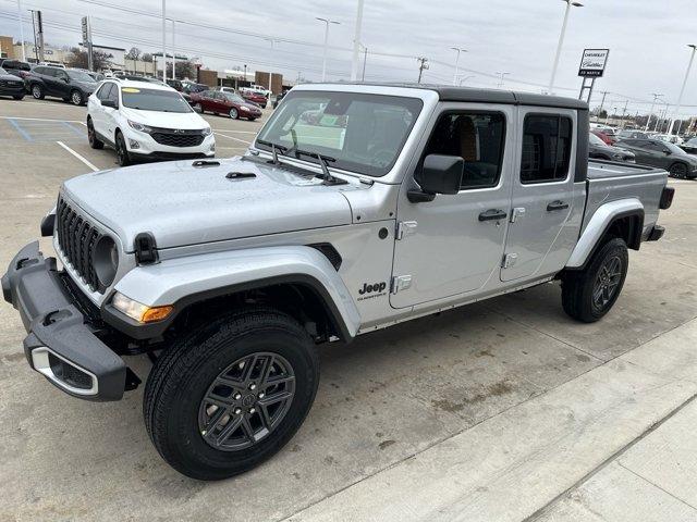 new 2024 Jeep Gladiator car, priced at $44,499