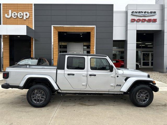 new 2024 Jeep Gladiator car, priced at $44,499