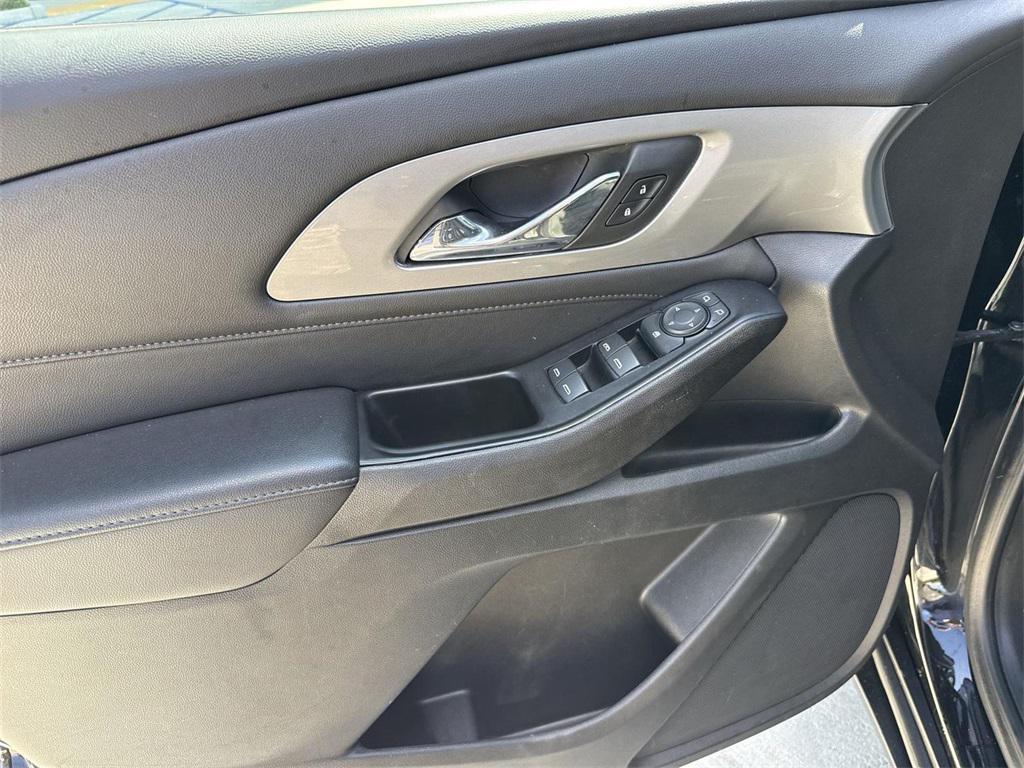 used 2023 Chevrolet Traverse car, priced at $22,888