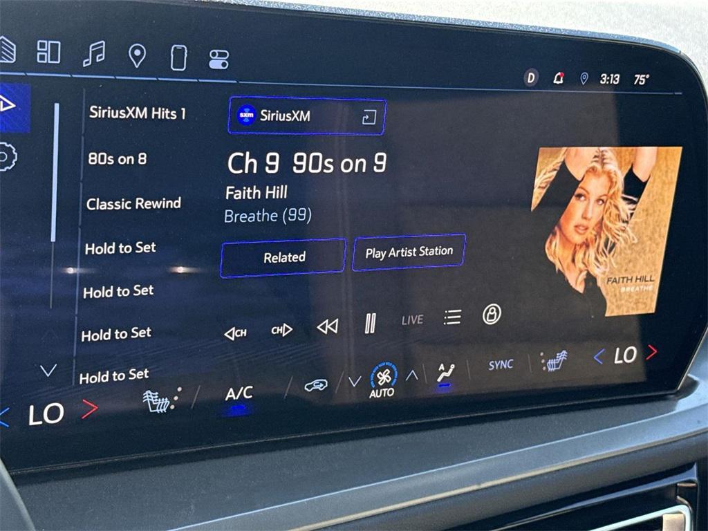 used 2024 Chevrolet Traverse car, priced at $31,500