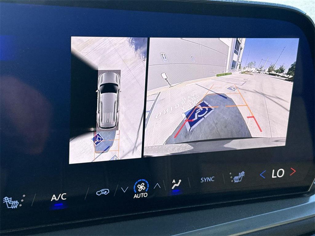 used 2024 Chevrolet Traverse car, priced at $31,500