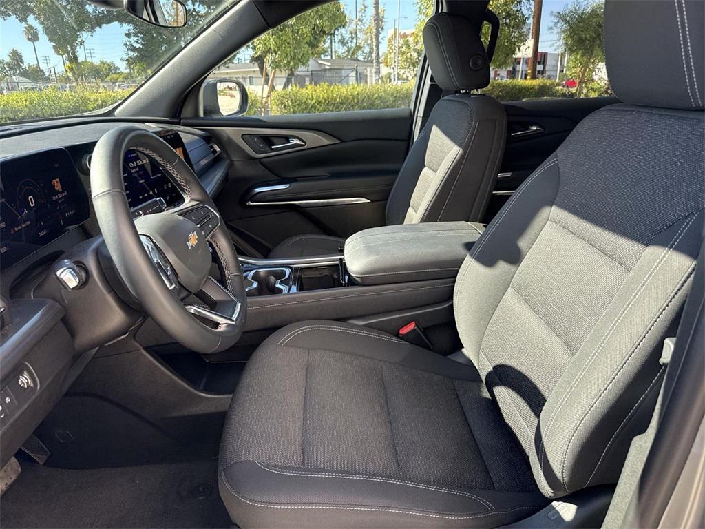 used 2024 Chevrolet Traverse car, priced at $31,500