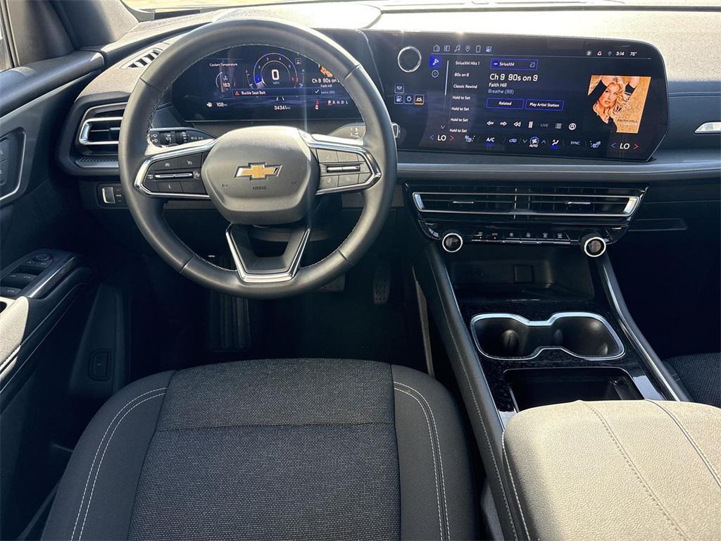 used 2024 Chevrolet Traverse car, priced at $31,500