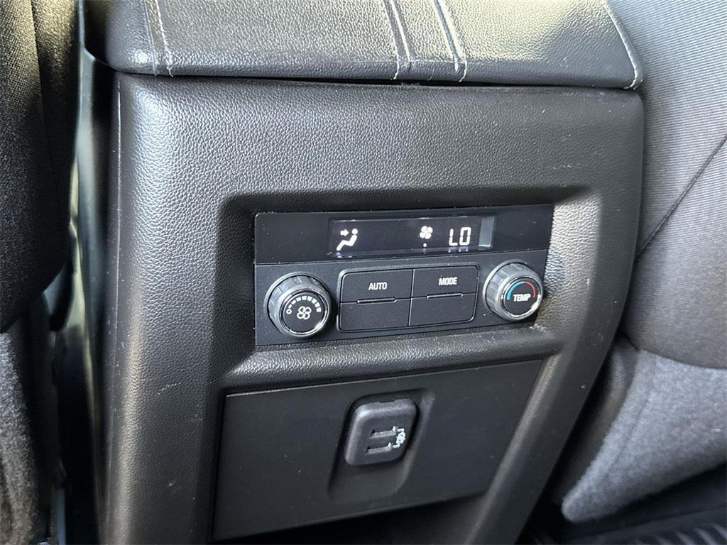 used 2022 Chevrolet Traverse car, priced at $22,750