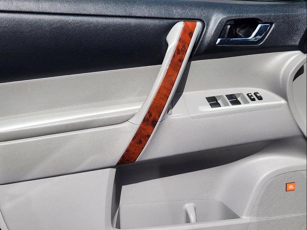 used 2013 Toyota Highlander car, priced at $8,995