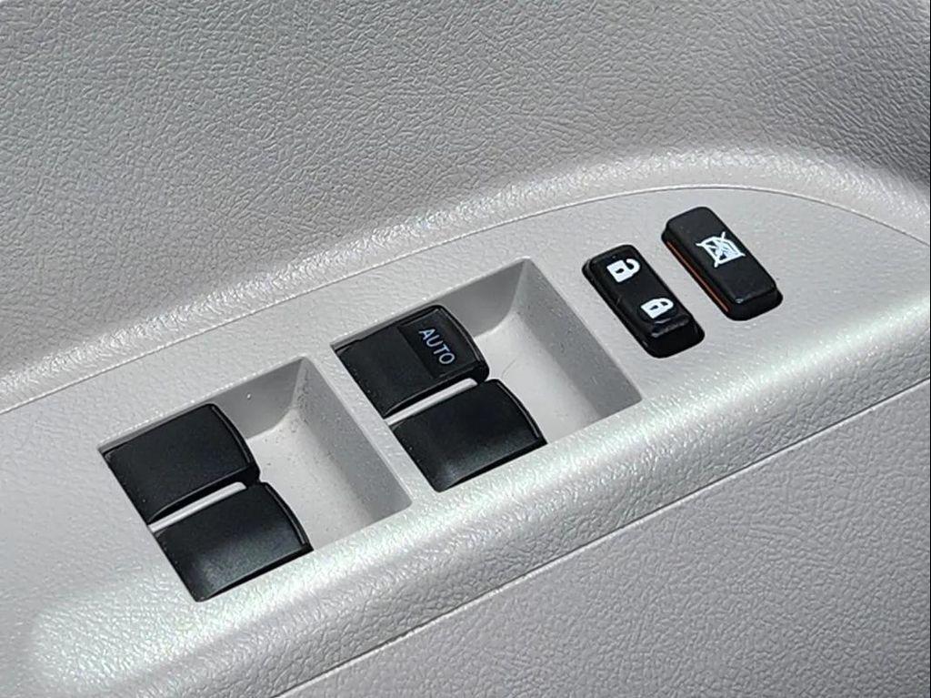 used 2013 Toyota Highlander car, priced at $8,995