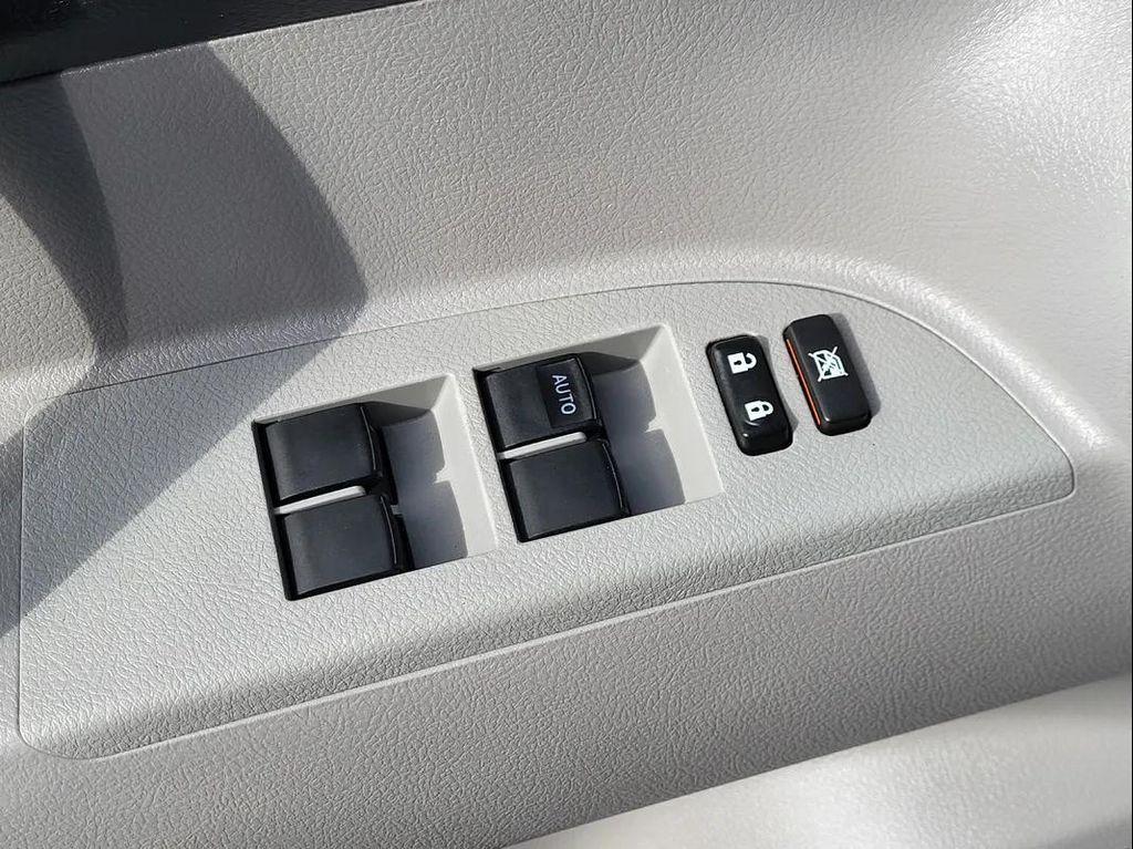 used 2013 Toyota Highlander car, priced at $17,995