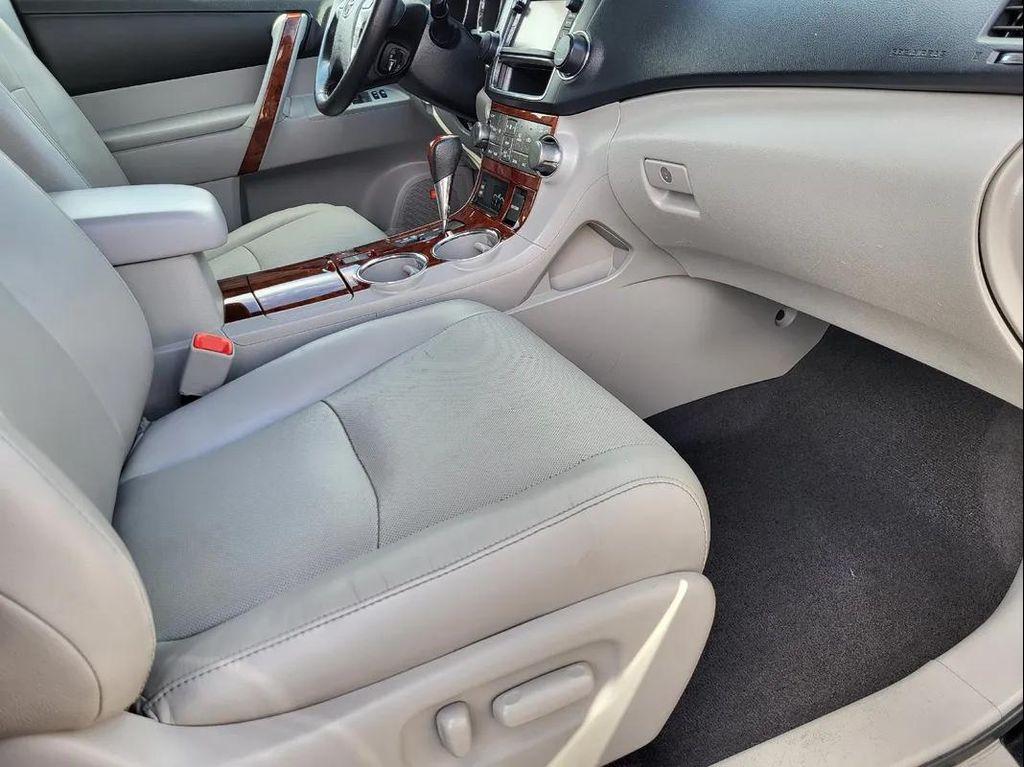 used 2013 Toyota Highlander car, priced at $17,995
