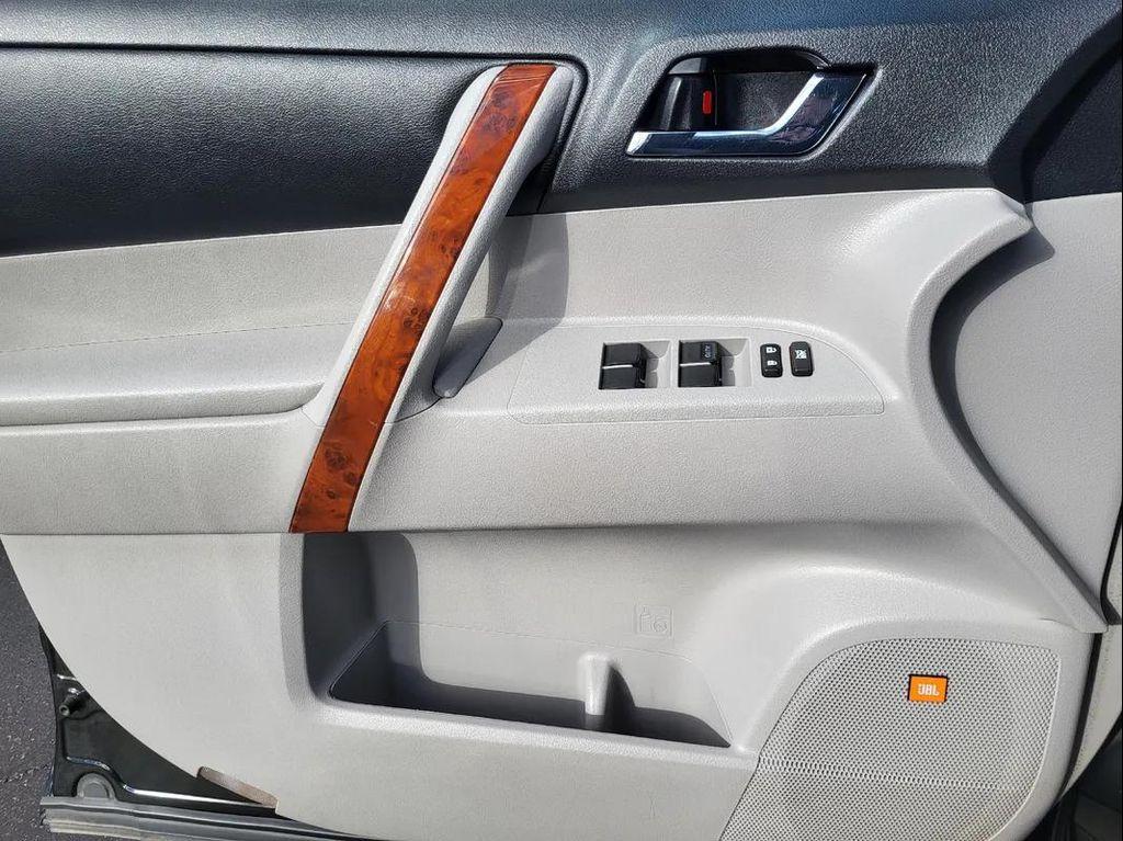 used 2013 Toyota Highlander car, priced at $17,995