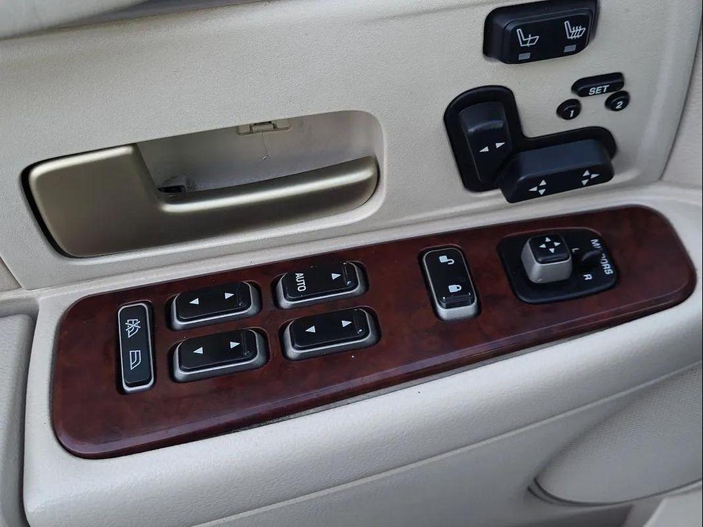 used 2004 Lincoln Town Car car, priced at $6,995