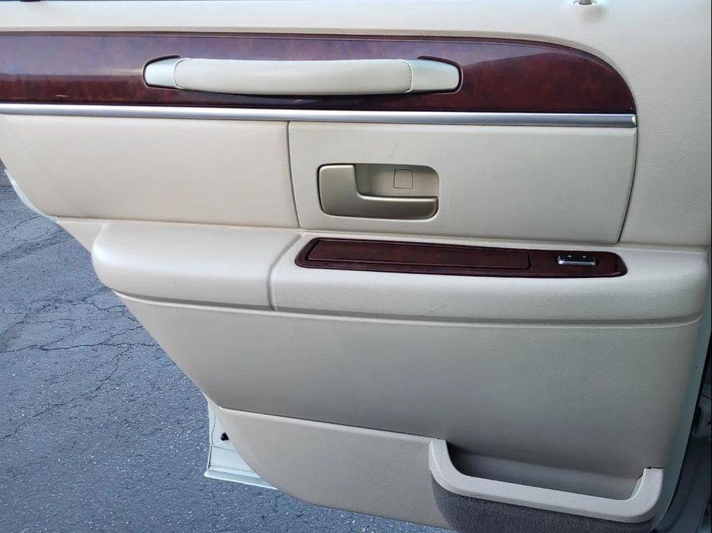 used 2004 Lincoln Town Car car, priced at $6,995