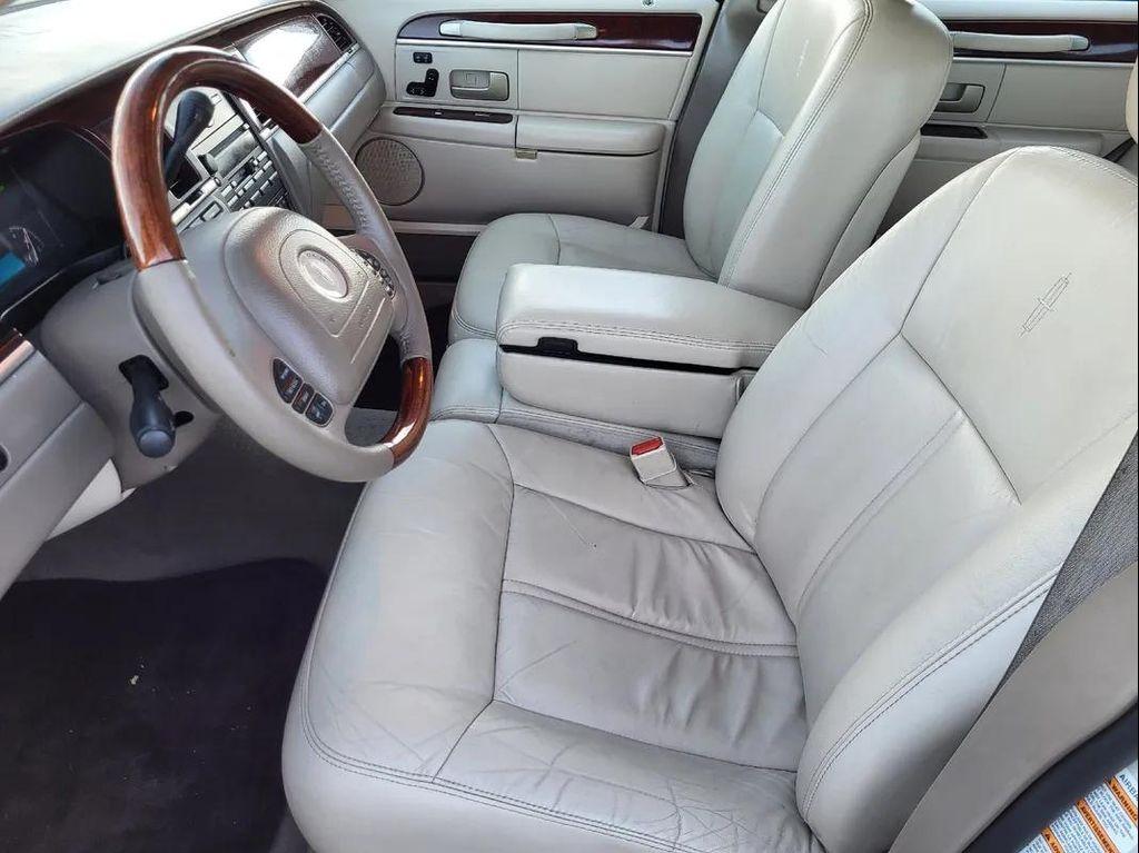 used 2004 Lincoln Town Car car, priced at $6,995