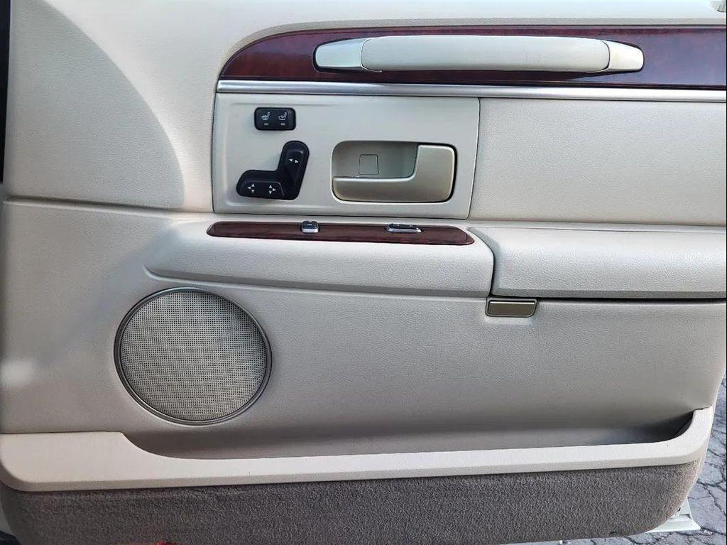 used 2004 Lincoln Town Car car, priced at $6,995