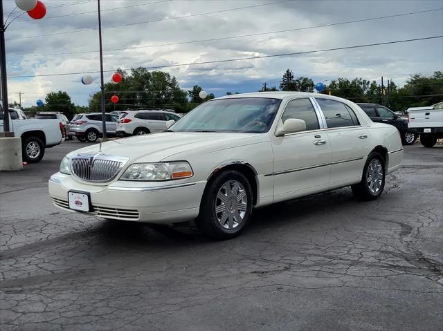 used 2004 Lincoln Town Car car, priced at $3,995