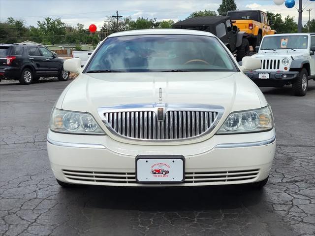 used 2004 Lincoln Town Car car, priced at $3,995