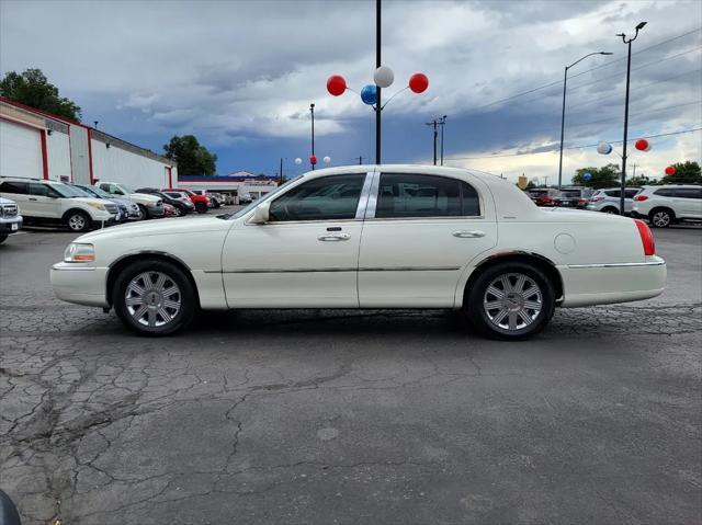 used 2004 Lincoln Town Car car, priced at $3,995