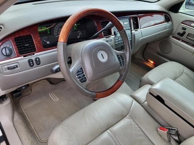 used 2004 Lincoln Town Car car, priced at $3,995