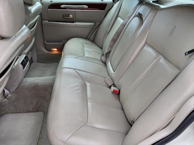 used 2004 Lincoln Town Car car, priced at $3,995