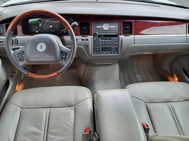 used 2004 Lincoln Town Car car, priced at $3,995