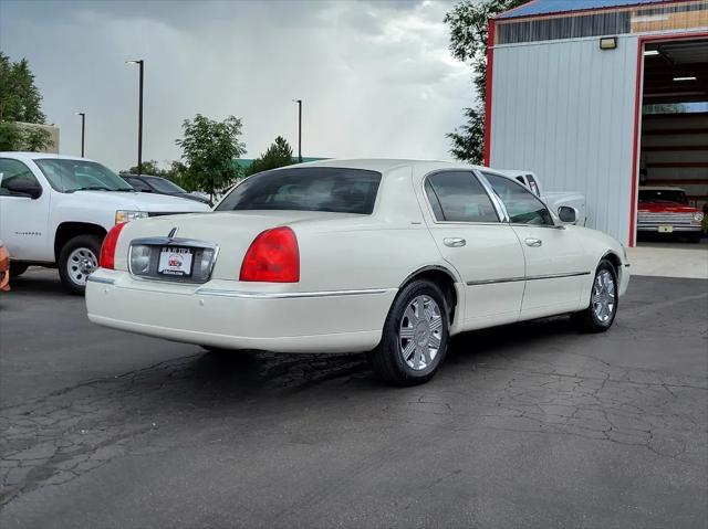 used 2004 Lincoln Town Car car, priced at $3,995