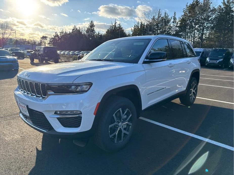 new 2025 Jeep Grand Cherokee car, priced at $43,700