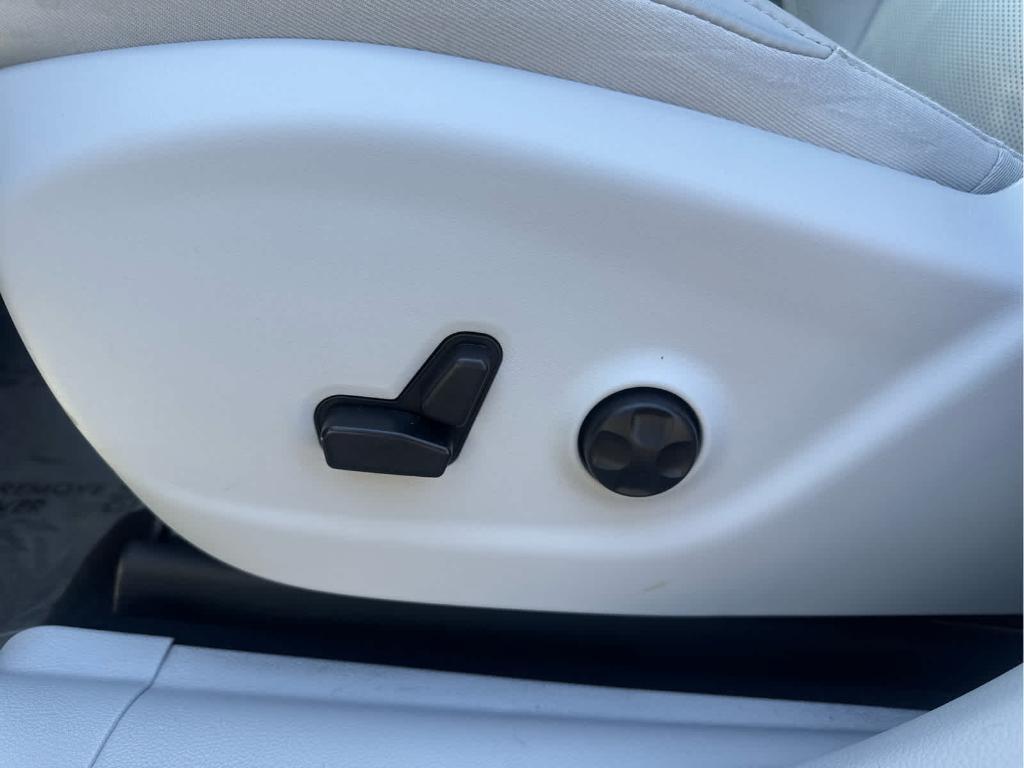 used 2019 Jeep Cherokee car, priced at $18,972