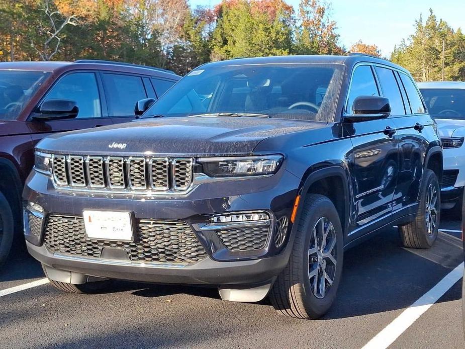 new 2024 Jeep Grand Cherokee car, priced at $46,290