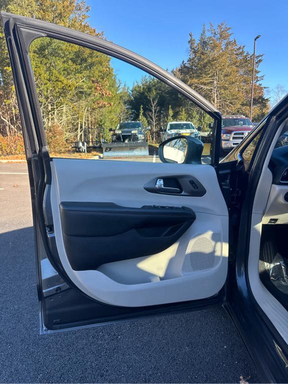 used 2020 Chrysler Pacifica car, priced at $16,472