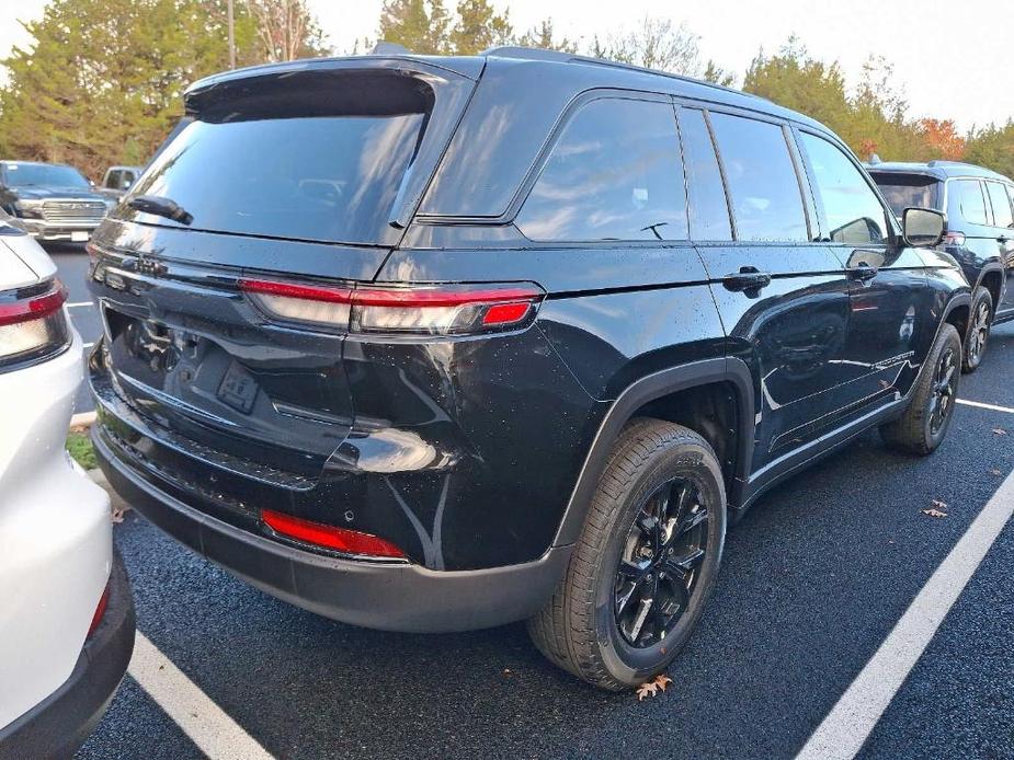 new 2025 Jeep Grand Cherokee car, priced at $46,025