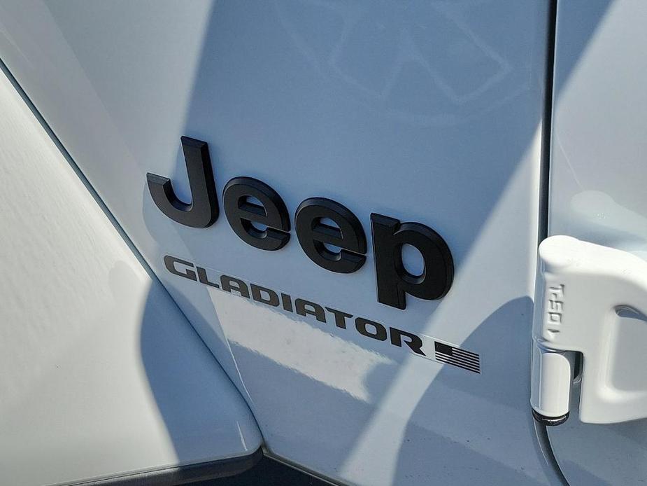 new 2024 Jeep Gladiator car, priced at $46,055