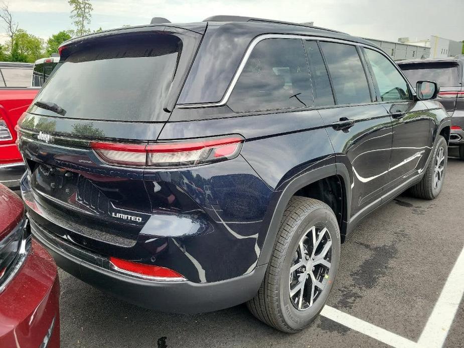 new 2024 Jeep Grand Cherokee car, priced at $45,295