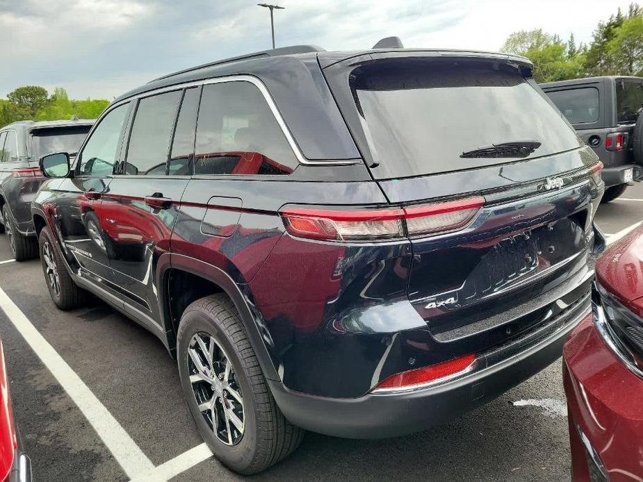 new 2024 Jeep Grand Cherokee car, priced at $45,295