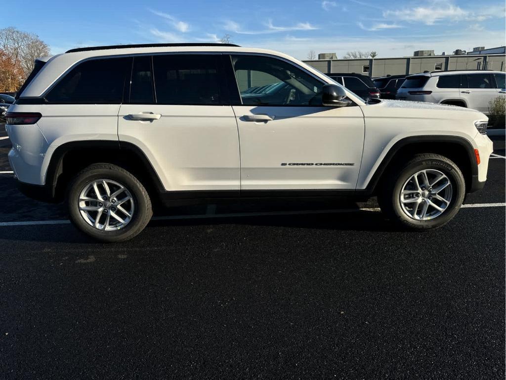 new 2025 Jeep Grand Cherokee car, priced at $40,875