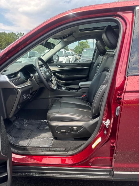 used 2022 Jeep Grand Cherokee car, priced at $33,572
