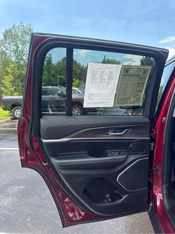 used 2022 Jeep Grand Cherokee car, priced at $33,572