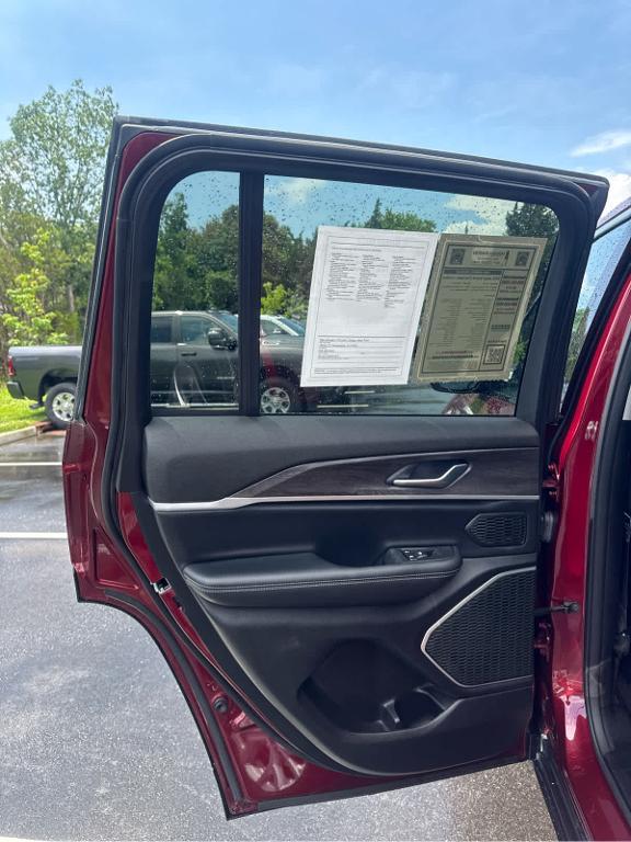used 2022 Jeep Grand Cherokee car, priced at $33,572